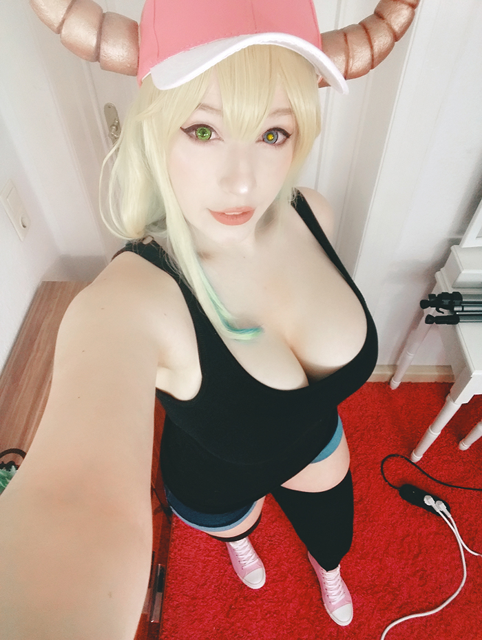 Piadn-lucoa takes a selfie(8)